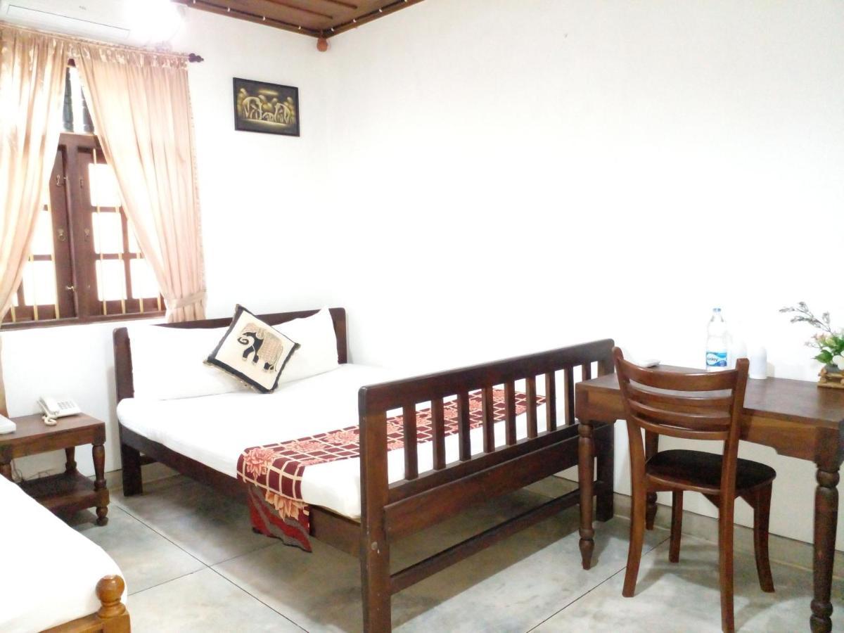 Muduna Walawwa Resort Kandy Exteriör bild