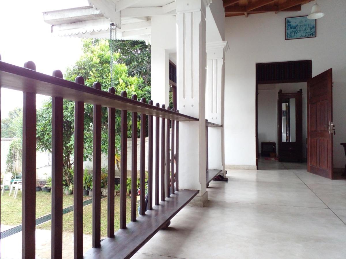 Muduna Walawwa Resort Kandy Exteriör bild