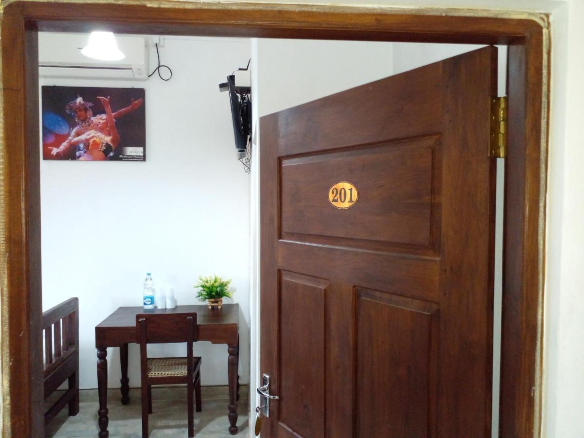 Muduna Walawwa Resort Kandy Exteriör bild