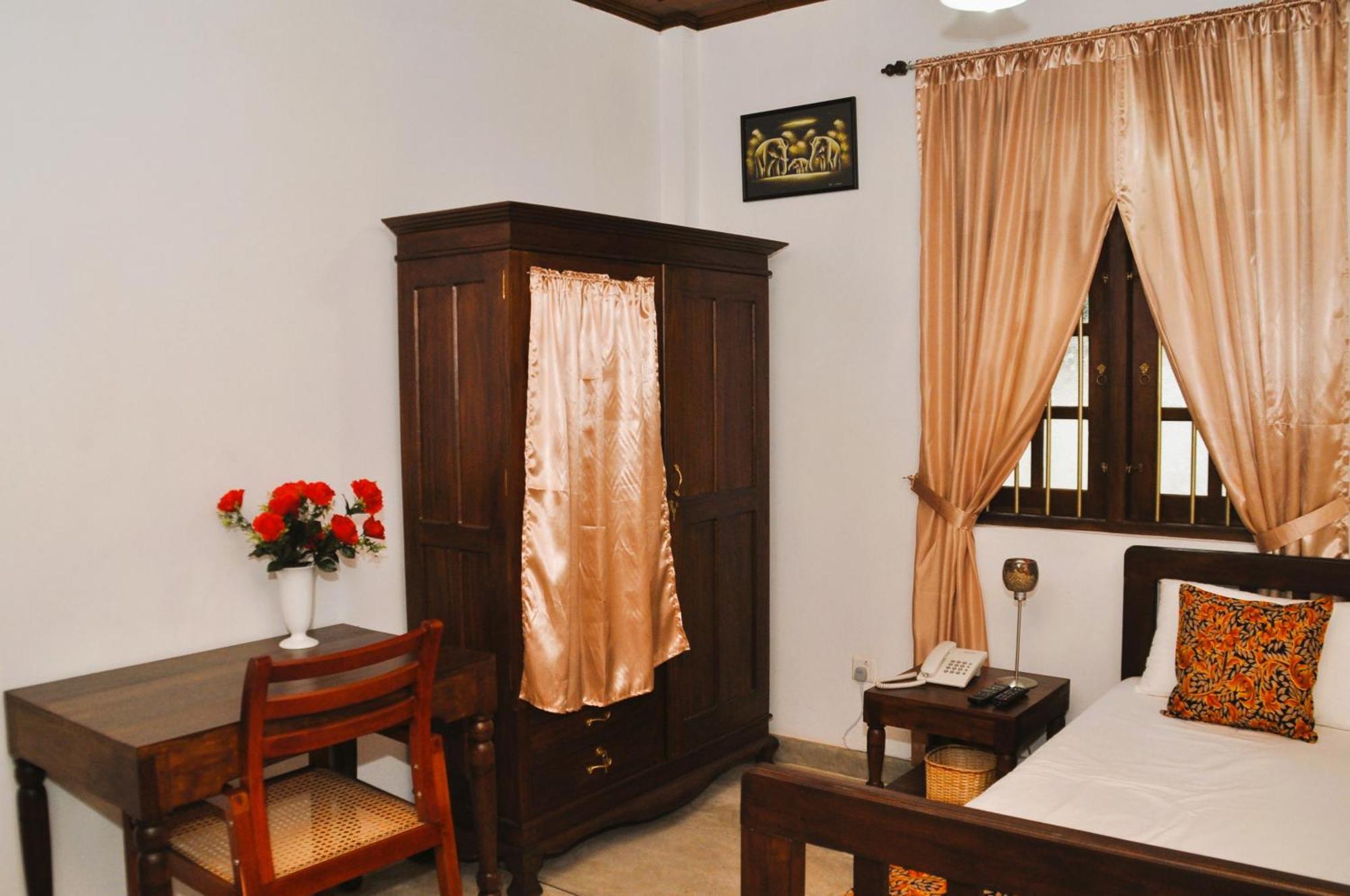 Muduna Walawwa Resort Kandy Exteriör bild
